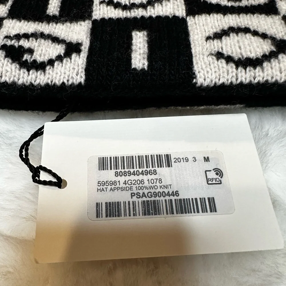Gucci Chic Black and Cream Knit Beanie - Picture 2 of 9